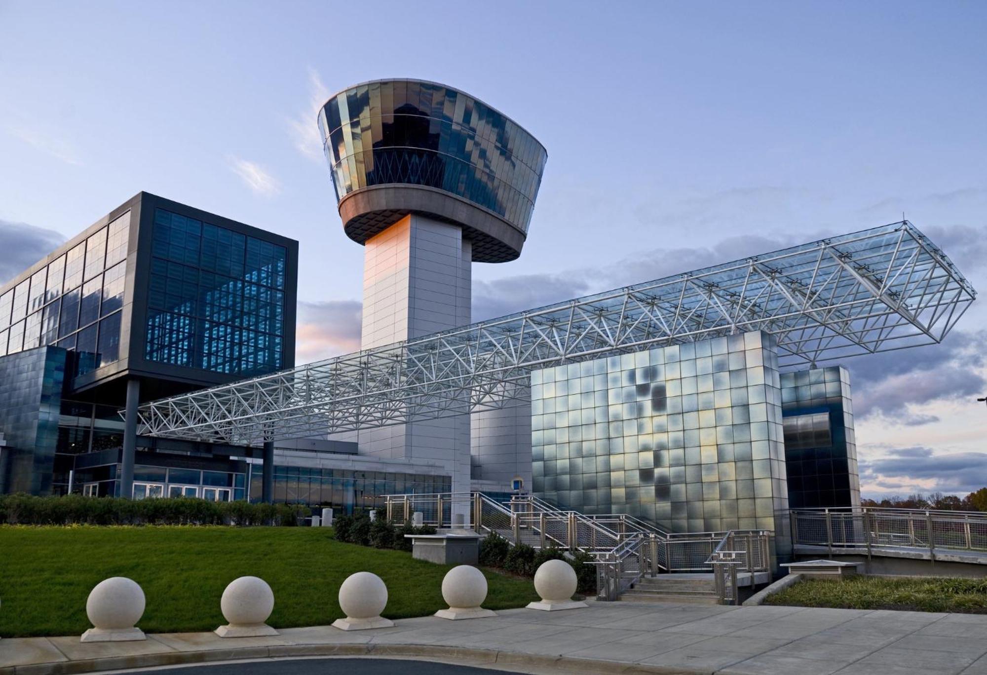 Crowne Plaza Dulles Airport, An Ihg Hotel Herndon Exterior photo